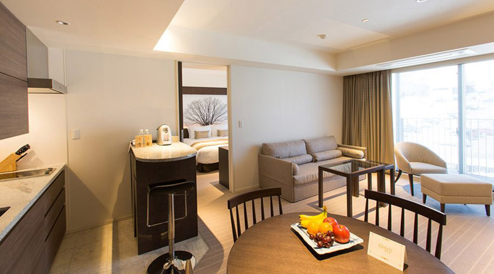 chalet-ivy-hirafu-rooms-and-suites-grand-deluxe-suite-3-900x500